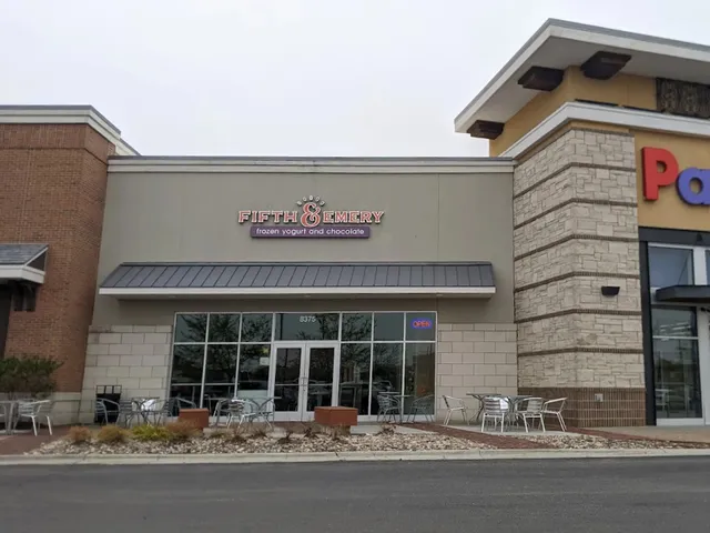 Fifth & Emery Shoal Creek - Frozen Yogurt. Chocolate. Caramel Apples.