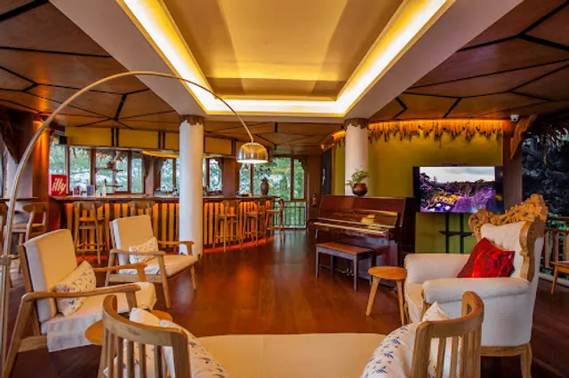 Treetop Alfresco Restaurant and Piano Bar