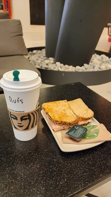 Starbucks Galerías Valle Oriente Expansión