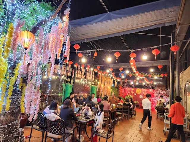 Nhà Hàng Hải Sản Làng Chài Restaurant