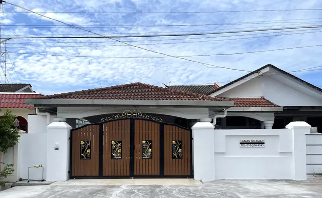 Homestay & Pool Laman Sri Aman Pontian