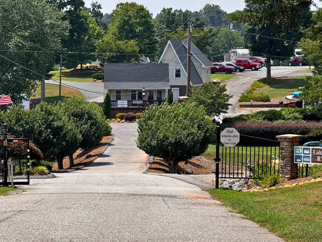 Lake Hickory RV Resort