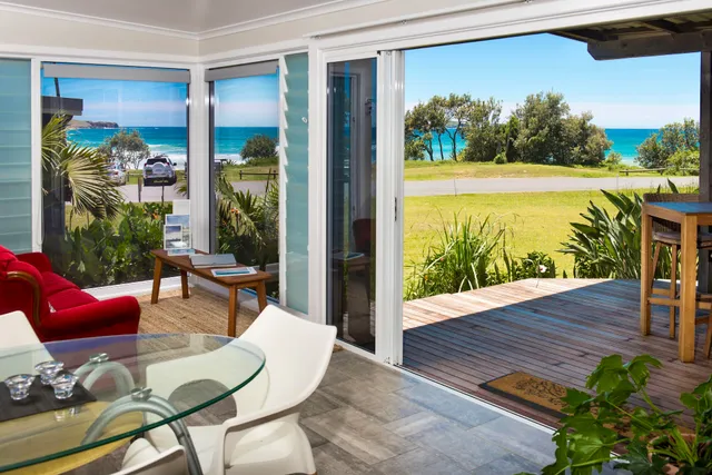 ArtHOUSE Beachfront Accommodation Emerald Beach