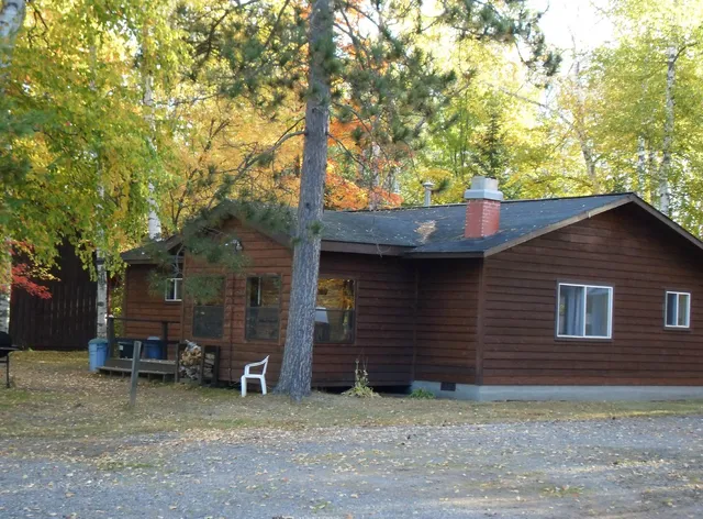 Deadhorse Lodge and Sunken Horse Saloon