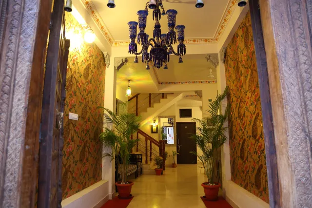 Hotel Lake Paradise & Restaurant