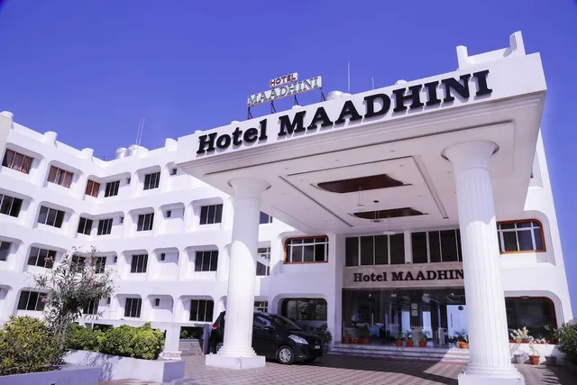 Hotel Maadhini