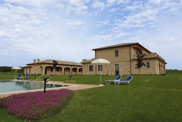 Farmhouse Poggio al Tufo