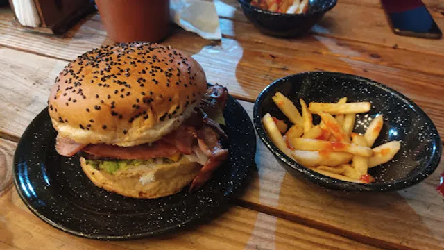 CALAVERAS BURGERS MTY