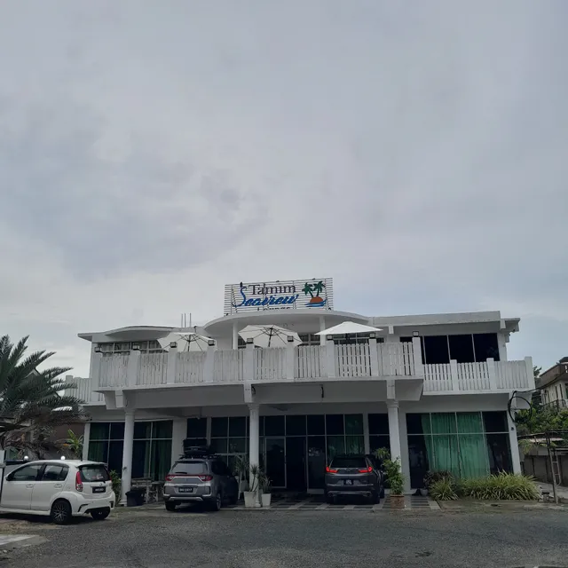 Ta'mim Seaview Hotel, Paka