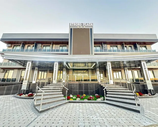 Strong Plaza Hotel