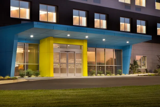 Tru by Hilton Lancaster East