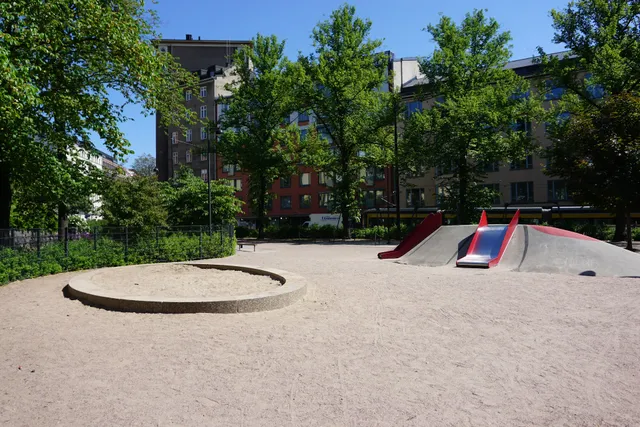 Lastenlehdon leikkipuisto