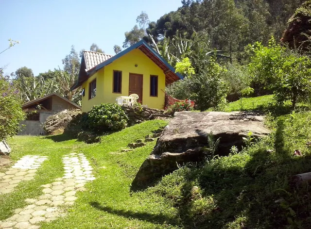 Chales Azaleia - PEDRA DO BAÚ