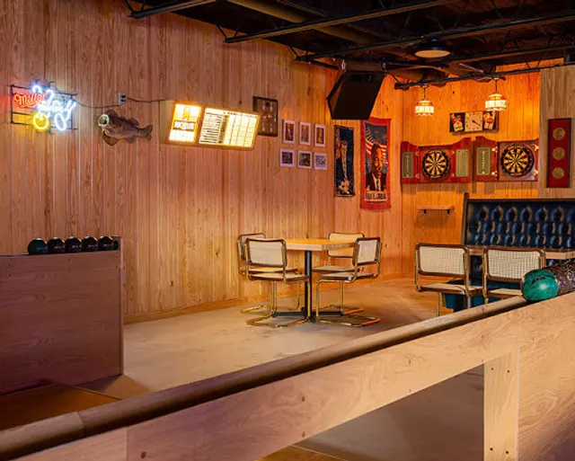 Moodright’s (21 & Up)