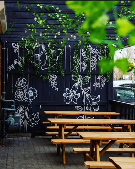 Nove Nine Locals Diner & Coffee