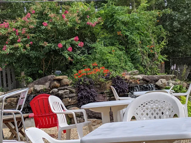 Levari's Seafood & American Grill