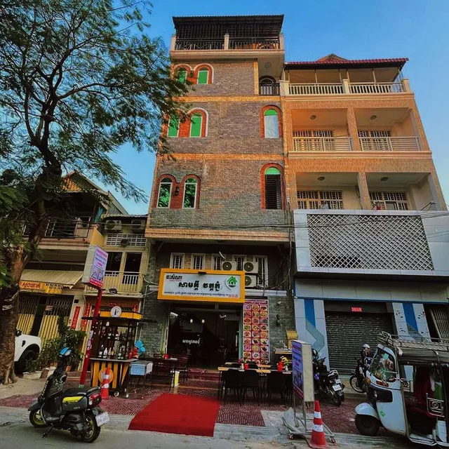 Unique Hotel and Restaurant