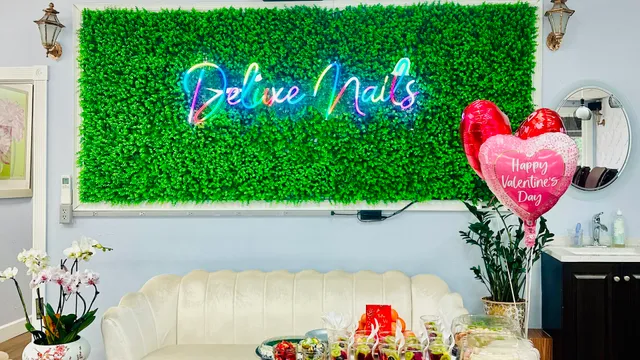 Deluxe Nails