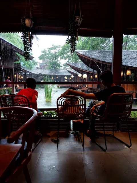 Telaga Sampireun, Hotel Santika Depok