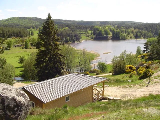CHALETS DU LAC DE GANIVET (camping)