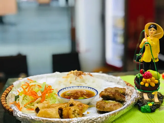 Saigon Pho by Tung Xeng