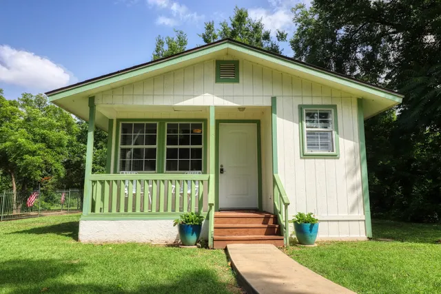 Travis Street Cottages