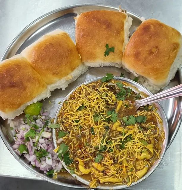 Shri Siddhivinayak Vadapav - Bhosari