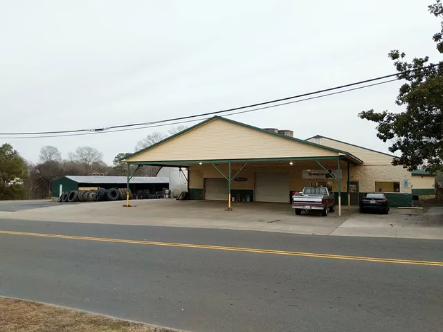 M & R Retreading & Oil Co