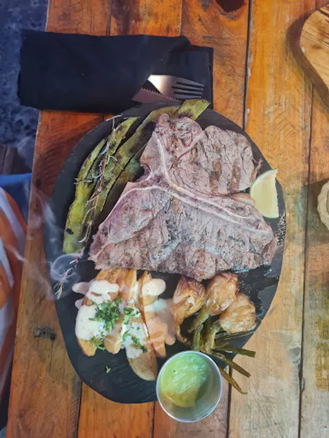 CENIZA restaurante urbano