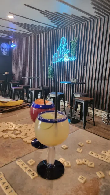 El Río Cantina