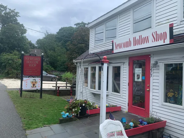 Newcomb Hollow Shop