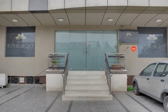 OYO Hotel Emblem Near Leisure Valley Park