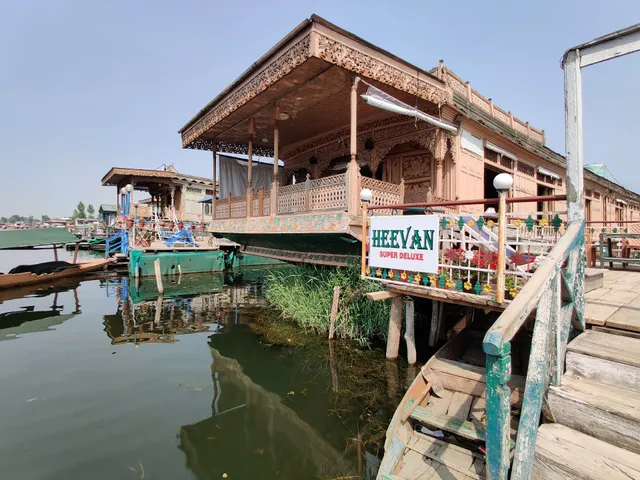 Houseboat Heevan