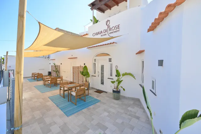 Chiaia Di Rose Rooms & Apartment