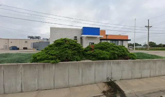 M.A.C Burger -N- More