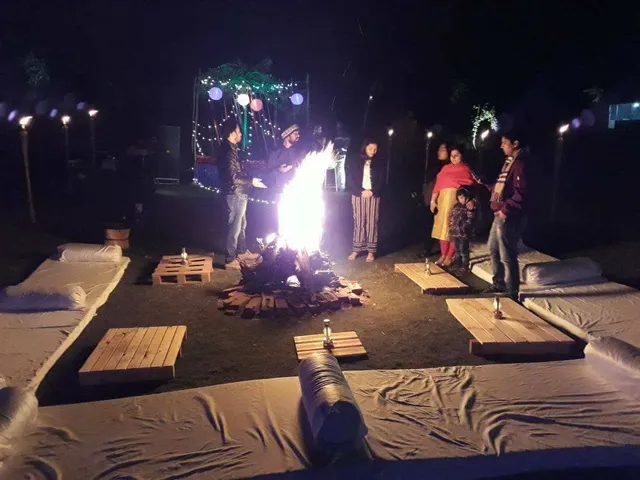 The Blue Camps, Damdama