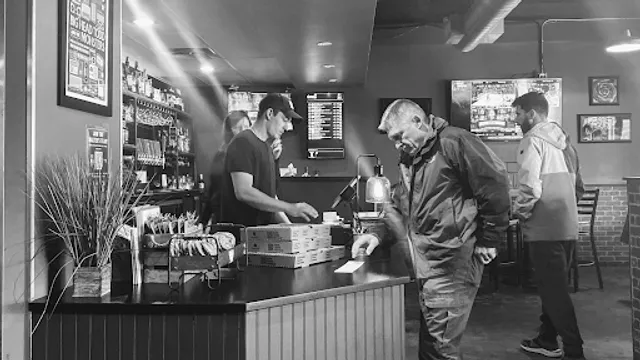 Walter's303 Pizzeria & Publik House | Bow Mar