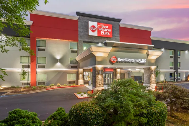 Best Western Plus Cleveland Inn & Suites