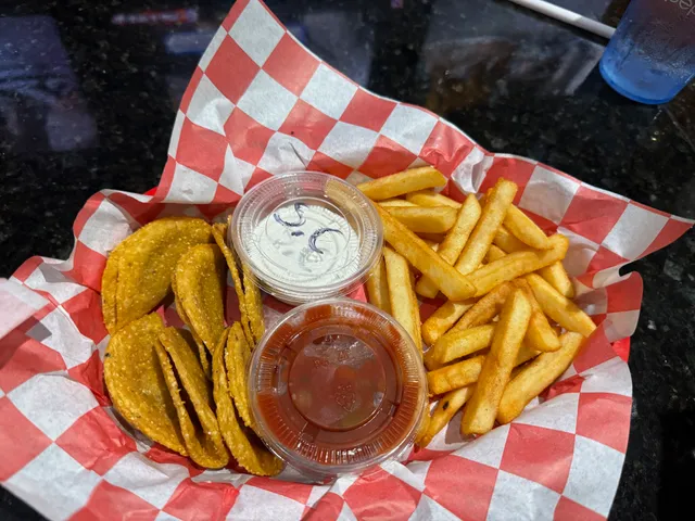 Ooooweee’s Sports Bar & Grill