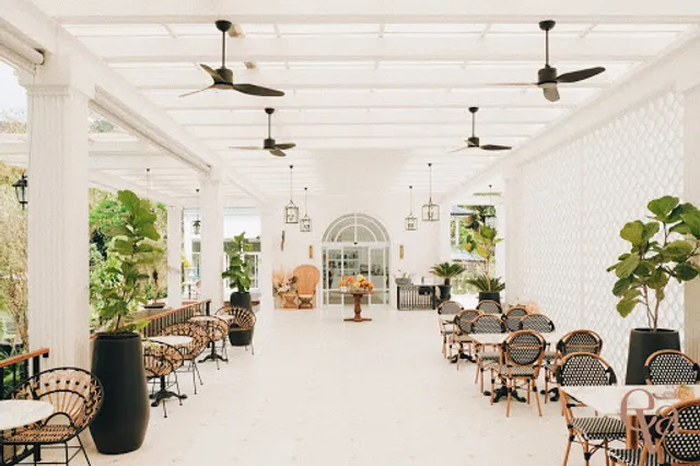 Eva Café & Restaurant