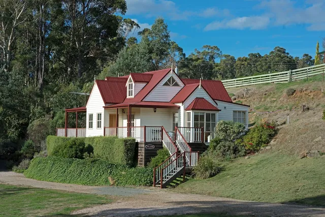CRABTREE RIVER COTTAGES