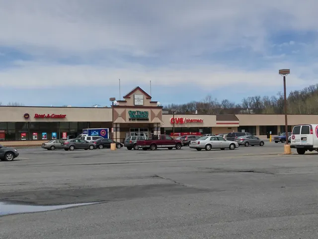 Eagles Glen Shopping Plaza