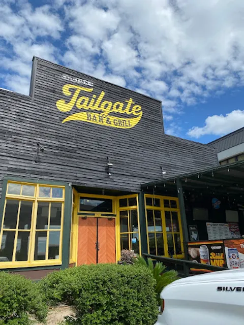 Christian's Tailgate Bar & Grill