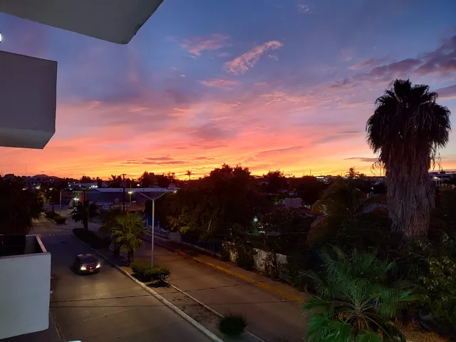 ATLAS PLAZA -EL EDIFICIO DE COLORES - los cabos