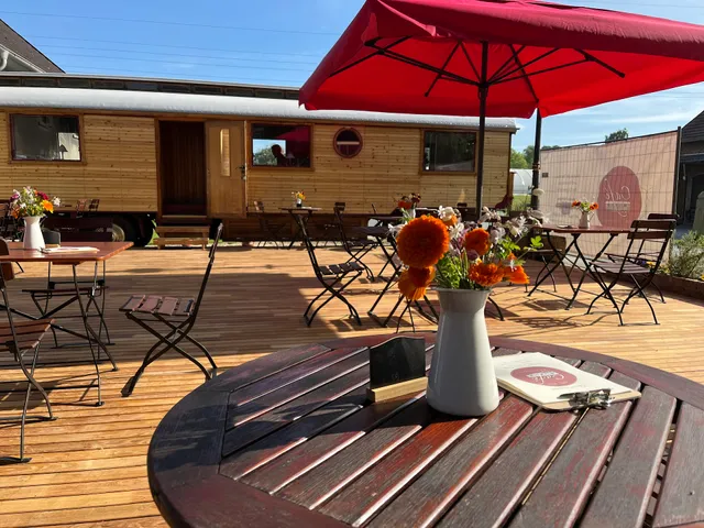 Café im Circuswagen