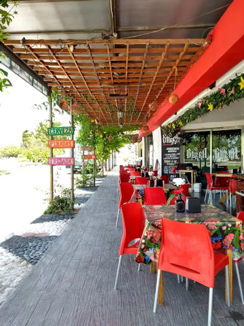 La Barra Cantina: Mezcalería y Cocina Mexicana