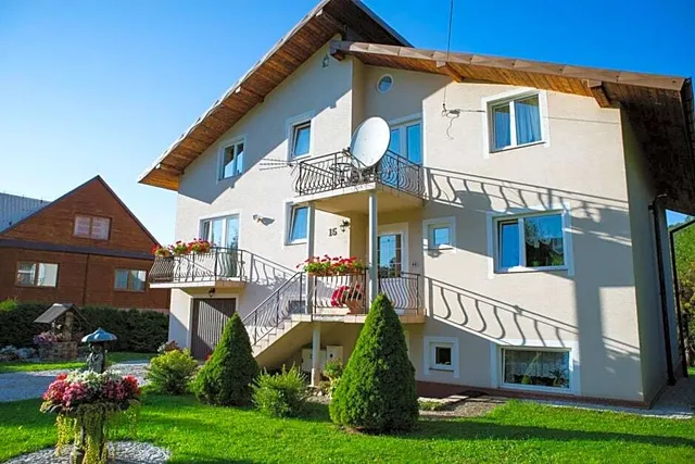 Pod Akacjami. Willa. Krowiccy A.J.