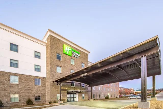 Holiday Inn Express & Suites Shawnee-Kansas City West by IHG