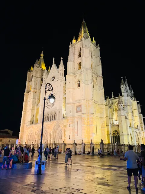 Arquitecto de la Vida - Plaza Mayor León
