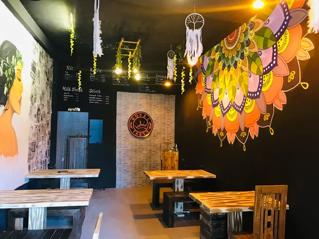 Royal tasty Cafe